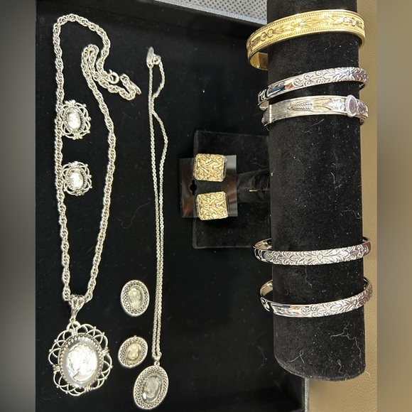 Jewelry - Preview Whiting & Davis Feb 7th